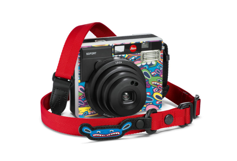 leica-sofort_limoland_with-strap